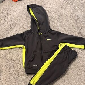 Nike Kids Matching Set in Black and Neon Yellow 12 months
